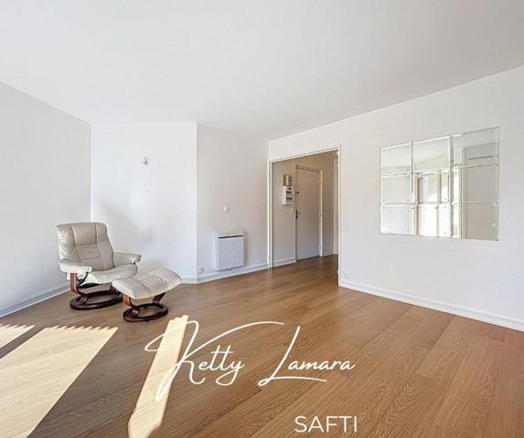 Grand studio lumineux avec parking - proche commodités et gare