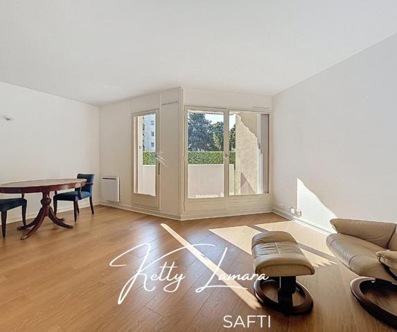 Grand studio lumineux avec parking - proche commodités et gare