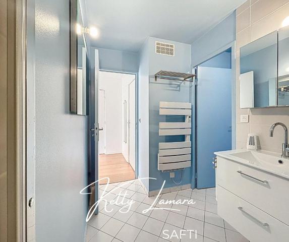 Grand studio lumineux avec parking - proche commodités et gare