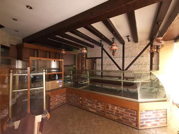 Local commercial Fay Aux Loges - 205 m²