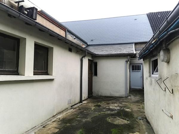 Local commercial Fay Aux Loges - 205 m²