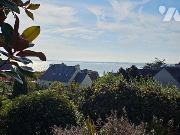 A 3km du centre de Cancale, maison avec vue mer, exposée plein sud côté terrasse, composée : d'...