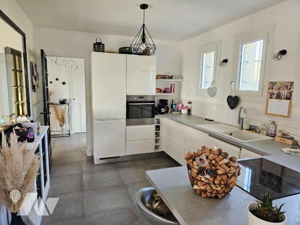 A 3km du centre de Cancale, maison avec vue mer, exposée plein sud côté terrasse, composée : d'...