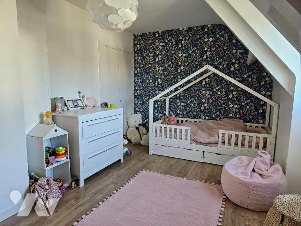 A 3km du centre de Cancale, maison avec vue mer, exposée plein sud côté terrasse, composée : d'...