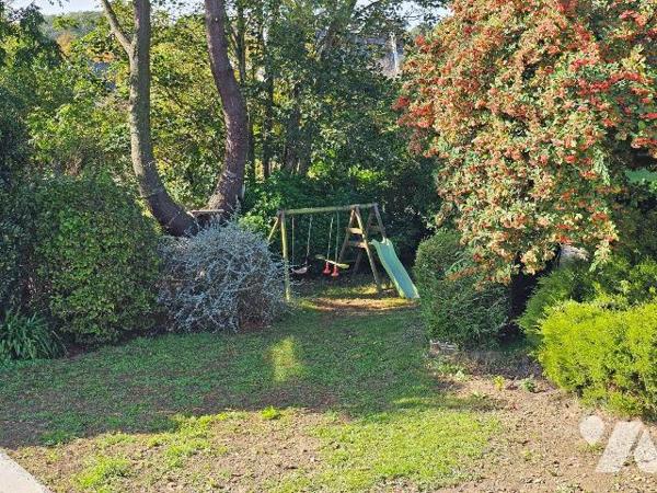 A 3km du centre de Cancale, maison avec vue mer, exposée plein sud côté terrasse, composée : d'...