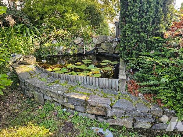 A 3km du centre de Cancale, maison avec vue mer, exposée plein sud côté terrasse, composée : d'...