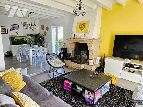 A 3km du centre de Cancale, maison avec vue mer, exposée plein sud côté terrasse, composée : d'...