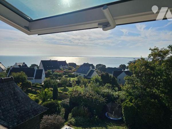 A 3km du centre de Cancale, maison avec vue mer, exposée plein sud côté terrasse, composée : d'...