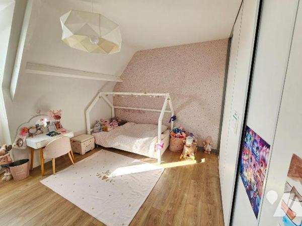 A 3km du centre de Cancale, maison avec vue mer, exposée plein sud côté terrasse, composée : d'...