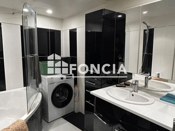 Location Appartement 2 pièces 54.55 m² - 9 RUE FENOUILLET Hyeres 83400