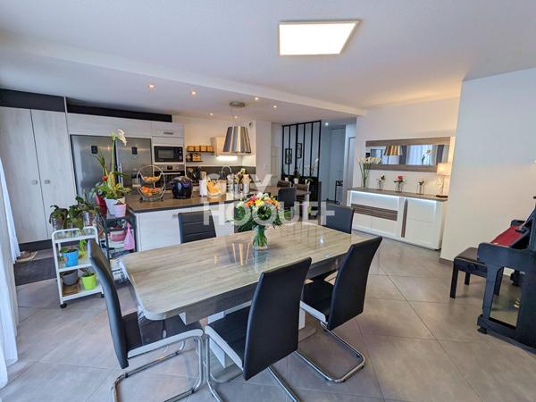 Superbe appartement rénové de 100 m² - Dernier étage avec balcon et garage - Saint-Claude