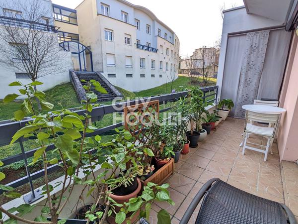 Superbe appartement rénové de 100 m² - Dernier étage avec balcon et garage - Saint-Claude
