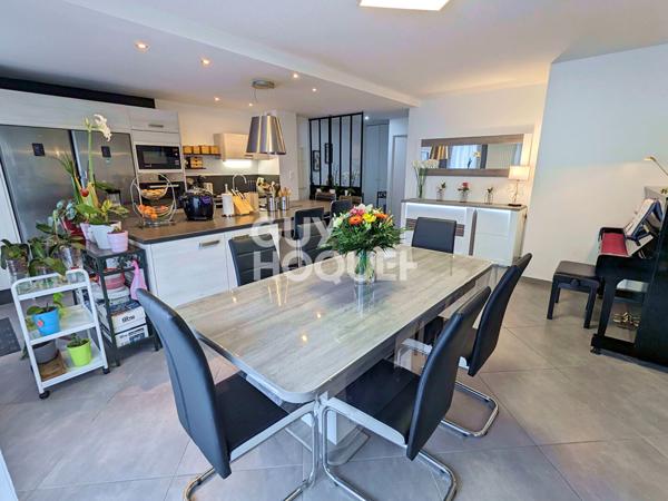 Superbe appartement rénové de 100 m² - Dernier étage avec balcon et garage - Saint-Claude