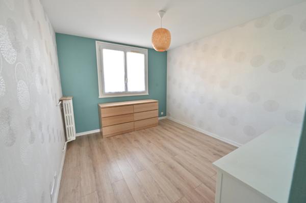 Appartement meublé - 3 chambres Loyer 1 326.99 €/mois charges comprises **  - Référence  489