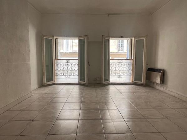 Marseille (13002) VENTE APPARTEMENT TYPE 2 1ER ETAGE 44,74 M2 CARREZ RUE CHARLES PLUMIER JOLIETTE 13002 MARSEILLE