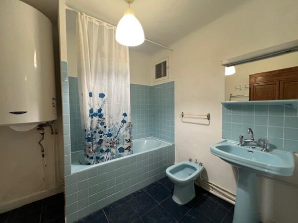 Marseille (13002) VENTE APPARTEMENT TYPE 2 1ER ETAGE 44,74 M2 CARREZ RUE CHARLES PLUMIER JOLIETTE 13002 MARSEILLE