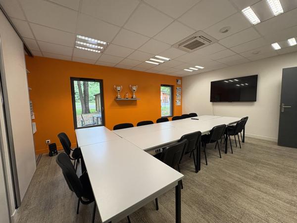 Bâtiment mixte bureaux et activités - 642 m2 - À louer - Pôle 45 - Ormes/Saran