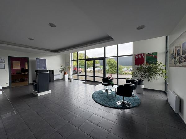Bâtiment mixte bureaux et activités - 642 m2 - À louer - Pôle 45 - Ormes/Saran