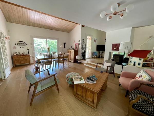 Villa de 166 m² avec piscine, au calme, sur terrain de 4 000 m²