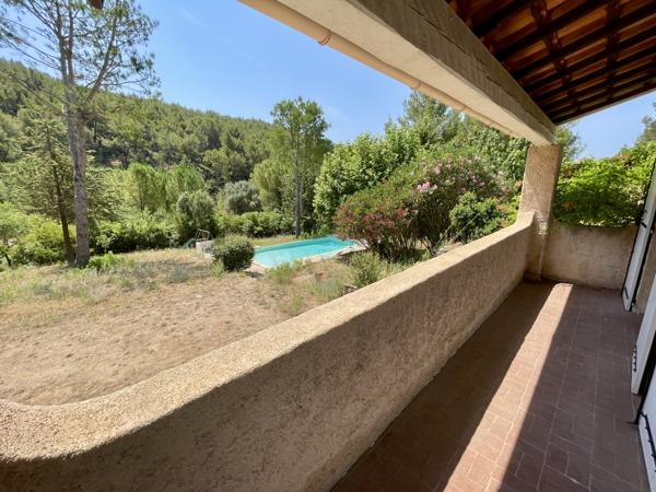 Villa de 166 m² avec piscine, au calme, sur terrain de 4 000 m²