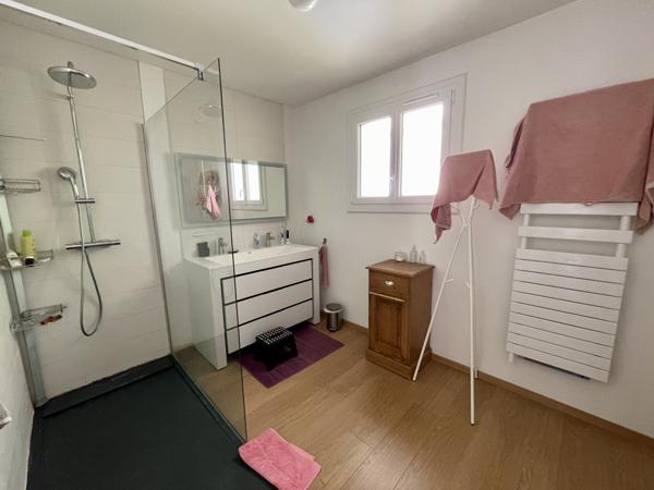 Villa de 166 m² avec piscine, au calme, sur terrain de 4 000 m²