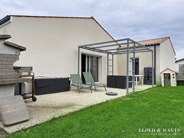 Maison contemporaine de plain-pied 3 chambres, garage, jardin
