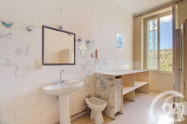 Immeuble à vendre  200,73 m2 CAVAILLON - 84