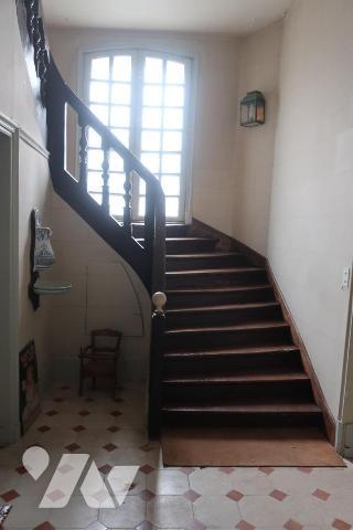 Maison ancienne T11 - Cour - Caves - Porche 2 stationnements - 275 m² cadastré.