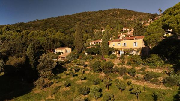 DEMEURE DE CHARME AVEC MAISON D'AMIS