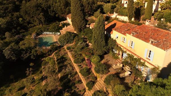 DEMEURE DE CHARME AVEC MAISON D'AMIS