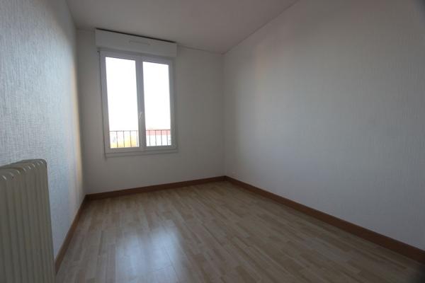 UN APPARTEMENT TYPE 3, SUR LES HAUTEURS DE QUIMPER. -