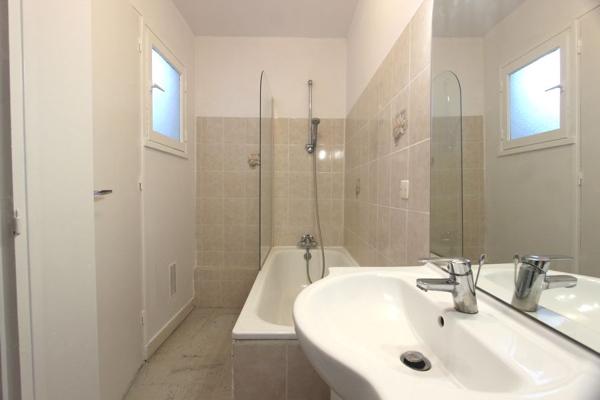UN APPARTEMENT TYPE 3, SUR LES HAUTEURS DE QUIMPER. -