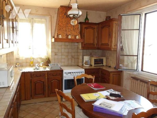 BOUSSAC (23) CREUSE, A vendre pavillon de 100 m² hab. de 4 chambres...garage, cour et jardin da...