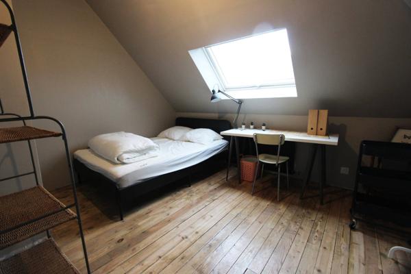 UNE MAISON MEUBLÉE EN COLOCATION, A PROXIMITÉ DE L'HYPER CENTRE. -