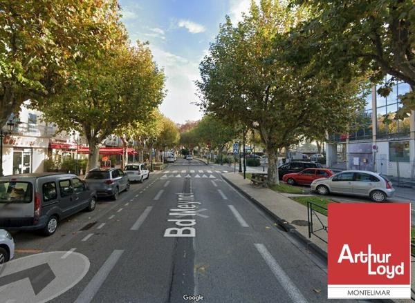 MONTELIMAR - CENTRE VILLE - A VENDRE PLATEAUX DE BUREAUX A L'ÉTAGE DE 980 M2 DIVISIBLES