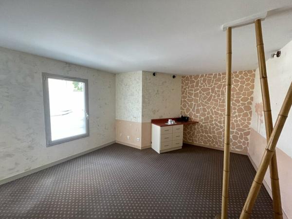 SALLE DE CONSULTATION A LOUER AU SEIN D'UN POLE MEDICAL CENTRE VILLE CHATELLERAULT (86)