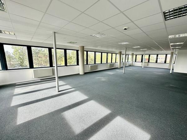 BUREAUX à VENDRE de 617 m²