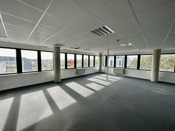 BUREAUX à VENDRE de 617 m²