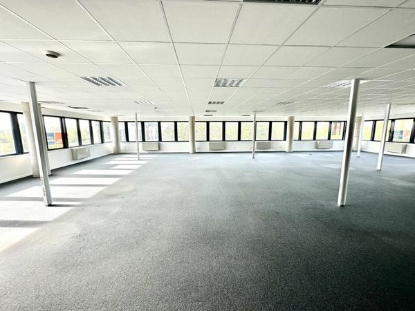 BUREAUX à VENDRE de 617 m²