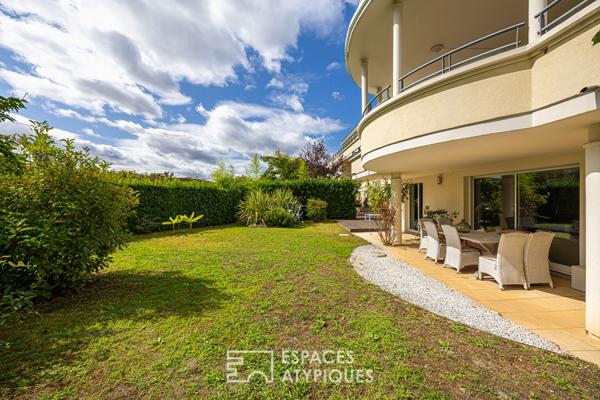 Rez-de-jardin dans une résidence cossue et prisée avec tennis et piscine