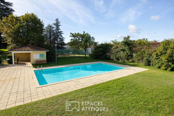 Rez-de-jardin dans une résidence cossue et prisée avec tennis et piscine