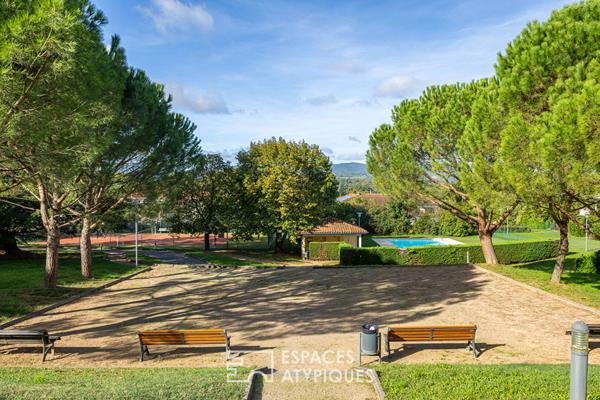 Rez-de-jardin dans une résidence cossue et prisée avec tennis et piscine