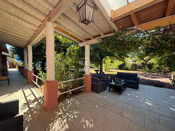 79400 SAINT MAIXENT L ECOLE Maison de plain-pied de 163 m² ? Double habitation ? Terrain de 1 300 m²