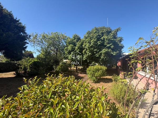 79400 SAINT MAIXENT L ECOLE Maison de plain-pied de 163 m² ? Double habitation ? Terrain de 1 300 m²