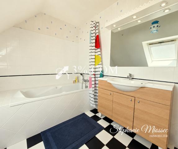 Maison
                                                                                                                                                                                                                                                                                                                        4 pièce(s)                                                                                                                                                                                                          3 chambre(s)                                                                                                                                                                                                          129.04  m²