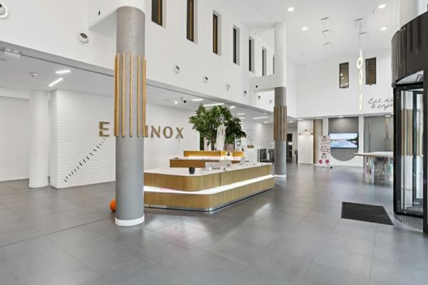 Clichy, bureaux rénovés avec vue sur la Seine et nombreux services dans un immeuble de standing