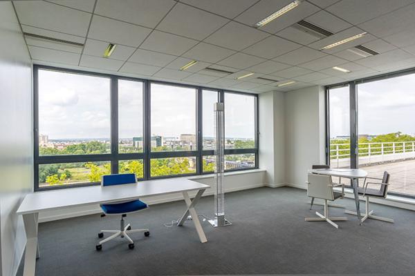 Clichy, bureaux rénovés avec vue sur la Seine et nombreux services dans un immeuble de standing