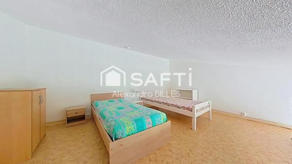 Appartement 3 pièces : 1 chambre + 1 cabine + meazzanine.