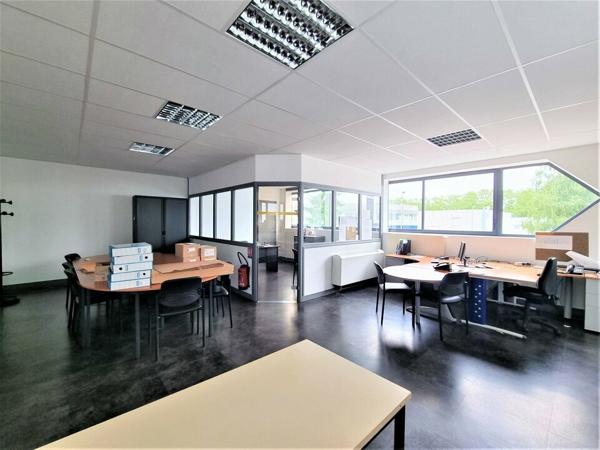 SAINT BENOIT GRAND LARGE POLYCLINIQUE - BUREAUX A LOUER 210 m²