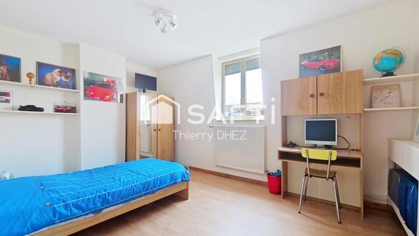 Maison spacieuse de 105m², rénovée, avec véranda, jardin et garage, au cœur d’un secteur calme et très recherché.